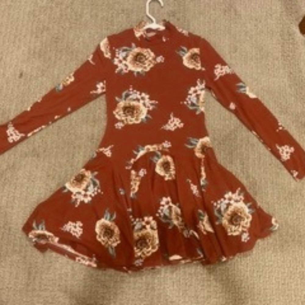 Sadie & Sage Fit and Flare Floral Dress - Small